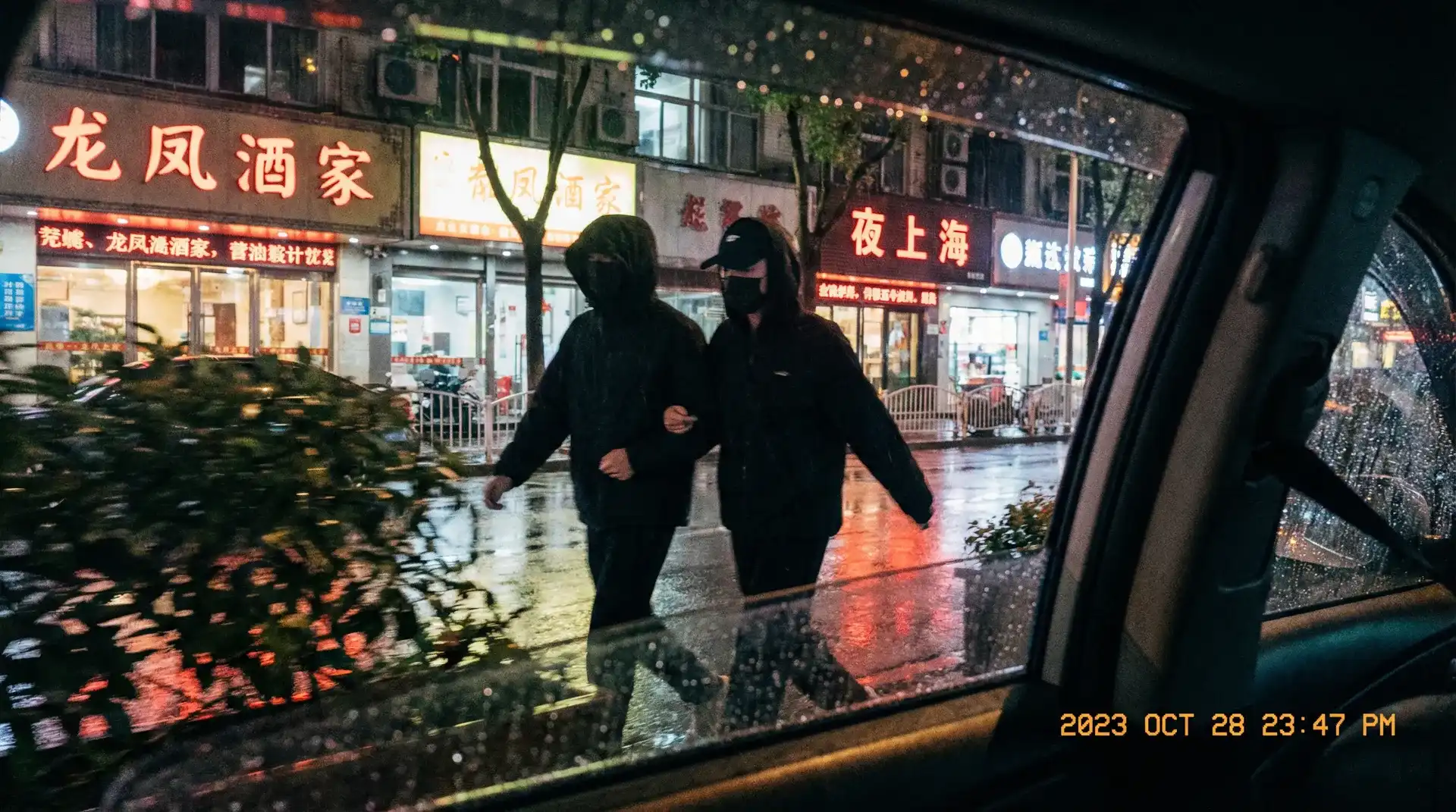 皇冠体育app - 顶流明星深夜密会现场抓拍照片